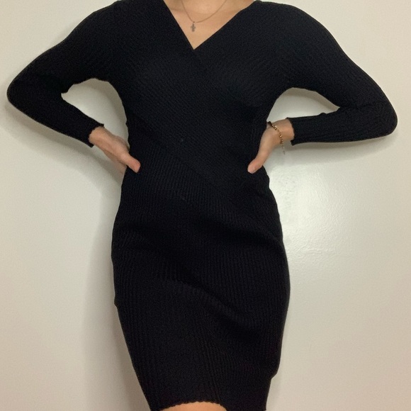 Black knit ribbed dress figure shaping - Picture 2 of 3